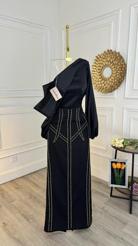 فستان اسود ملكي