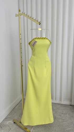 فستان باللون الليموني المميز