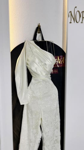 جمبسوت "نورلينا" الملكي: تفتة حريرية ودانتيل مطرز...