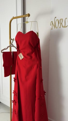 فستان احمر بورد ليزر