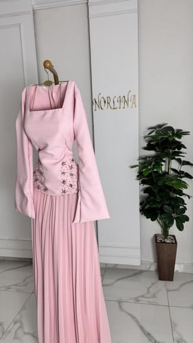 طقم مميزه بتنوره بتكسيره بليسيه