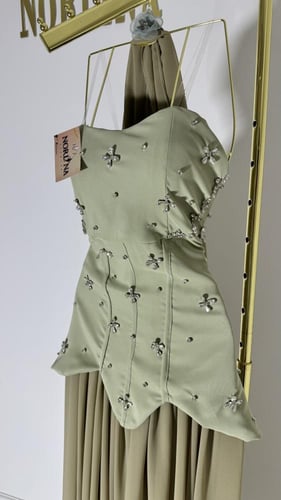 فستان الانيق متوفر بلونين