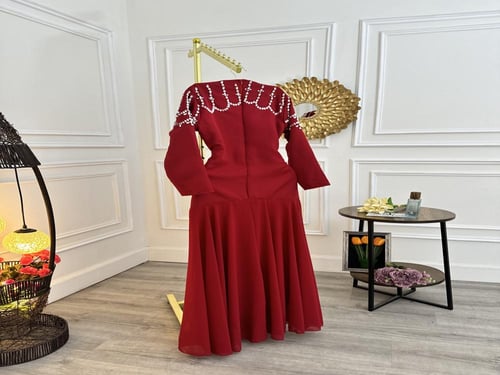 فستان بلون دم الغزال