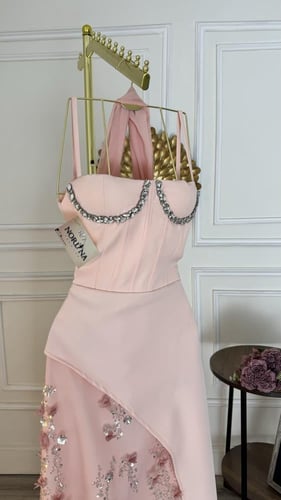 فستان وردي بكرستال صدر