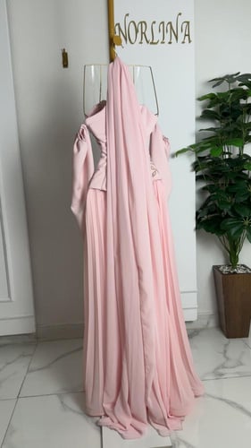 فستان زهري بتطريز يدوي ع الصدريه