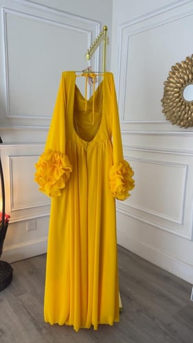 فستان شيفون باللون الأصفر الانيق
