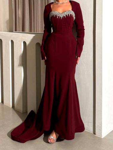 فستان بتصميم انيق كم طويل