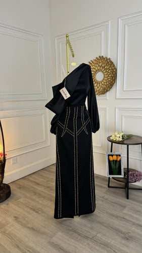 فستان اسود ملكي