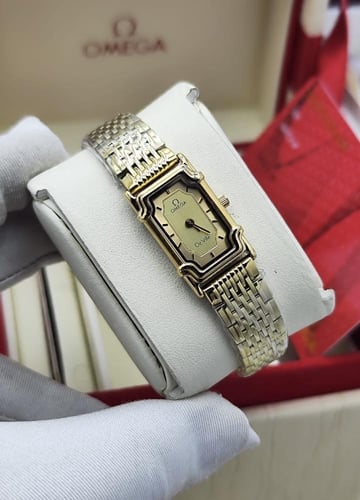 ساعة نسائية ماركة أوميغا درجة اولى