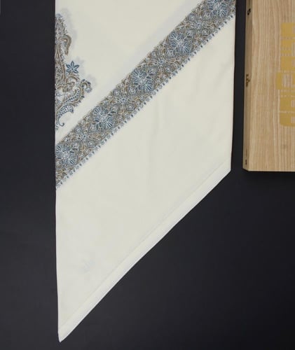 شال كشميري مطرز