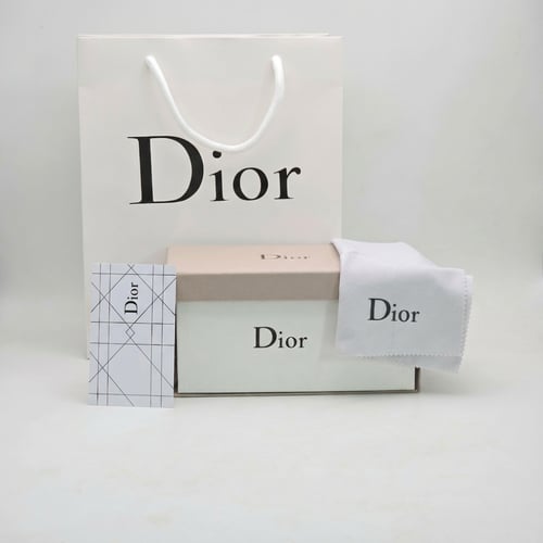 نظارة شمسية ماركة ديور لون اسود غامق