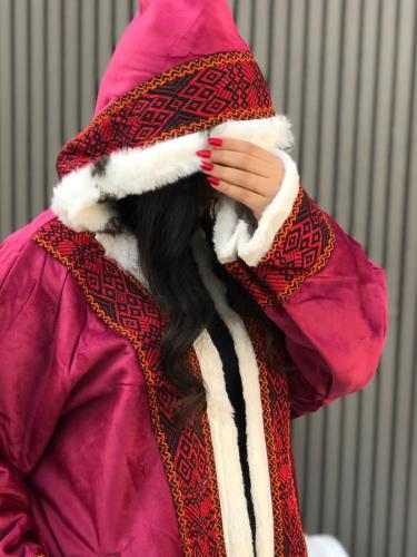 فروة نسائية نقش سدو لون احمر