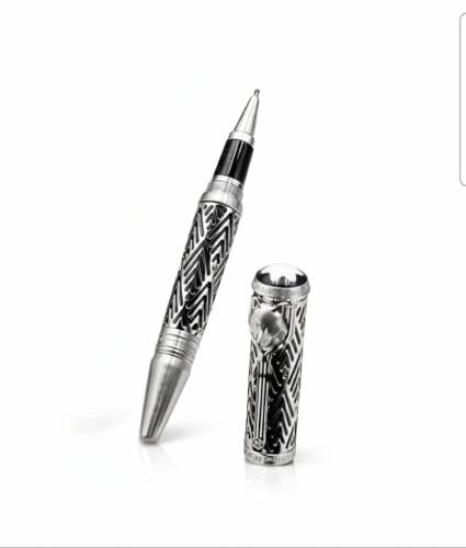 قلم ماركة مونت بلانك فضي