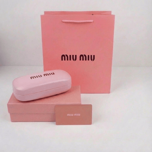 نظارة شمسية نسائية ميو ميو لون اسود