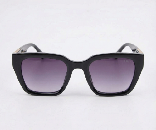 نظارة شمسية ماركة ديور لون اسود غامق