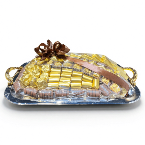 صحن مكون من رول بالبندق والبستاشيو وكورفلكس كرمل و...