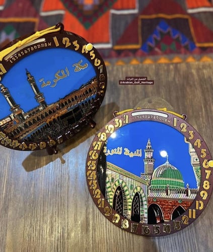 من النوادر تعليقة جدارية بتقويم يدوي بالأشهر والأي...