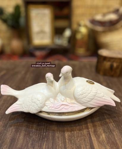 صندوق مجوهرات مصنوع من الخزف، على نمط عش الحمام، م...