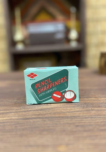 من النوادر؛ كرتون برايات بداخله عدد ١٢ براية قديمة...