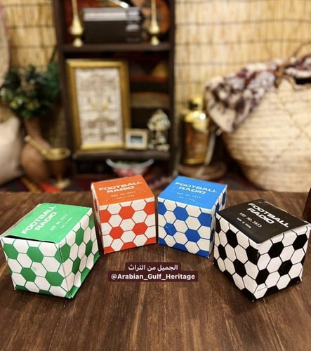 راديو كرة القدم بأربعة ألوان مختلفة غني عن التعريف...