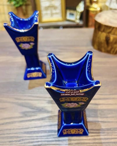 مبخرة صغيرة الحجم بإرتفاع ۱۲سم تقريباً مصنوعة من ا...