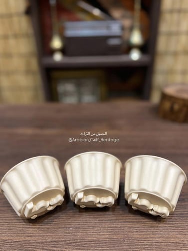 كاسات أو قوالب كانت تستخدم للكريم كراميل بكلمات تر...