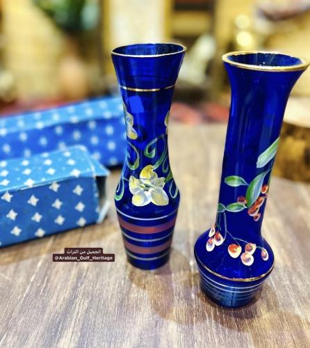مزهرية أو (فازة) زجاجية قديمة جداً مخزنة تخزين ممت...