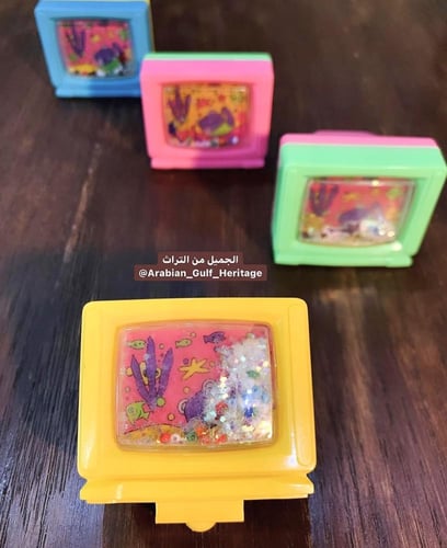 برايات قديمة على شكل تلفزيون، مخزنة تخزين ممتاز، ص...