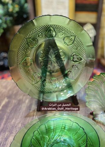 صحن زجاجي متوسط الحجم، قديم مخزن تخزين ممتاز لم يس...