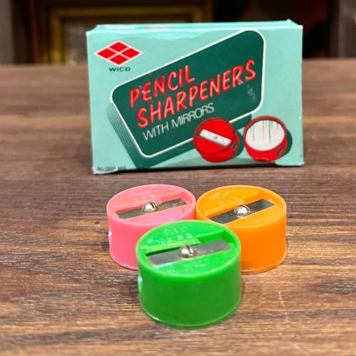 من النوادر؛ كرتون برايات بداخله عدد ١٢ براية قديمة...