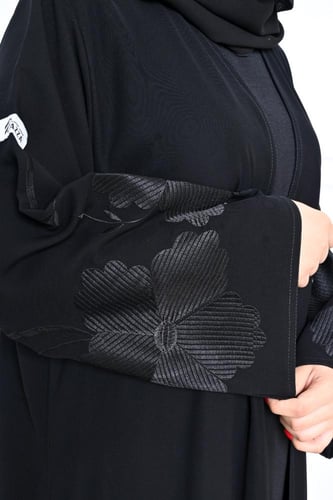 عباية نقشة ورود