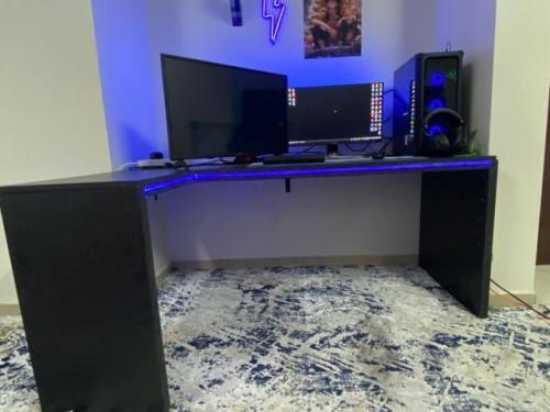 طاولة قيمنج مع أضاءة ليد