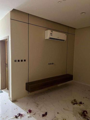 خلفية شاشه بأستخدام بديل الشيبورد مع مكتبه معلقه