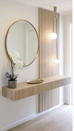 مدخل بسيط مع تكسيات خشبيه مضلعه ( السعر للمترين )