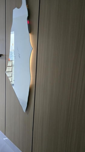 مدخل مودرن مع مرايا على شكل خارطة فلسطين ( السعر ل...