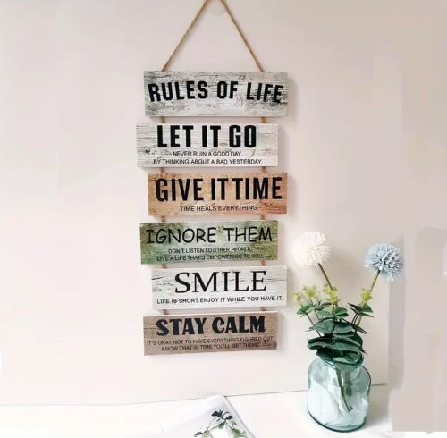 بكلمة واحدة قد تغيّر يومك... علّقها بمكانك المفضل...