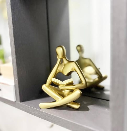 تمثال تجريدي مميز بشكله الأنيق لمحبي القراءة و أصح...