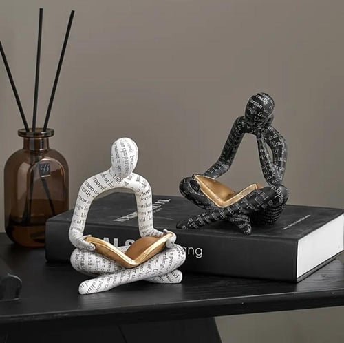 تمثال تجريدي مميز بشكله لمحبي القراءة