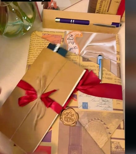 بكج -أطيب شعور كتابين + رسالة بخط اليد و يمكن تخصي...