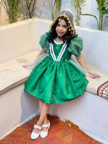 National Day dress in an attractive way