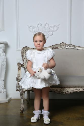 White dress, the confident