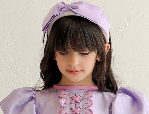 Elegant purple collar