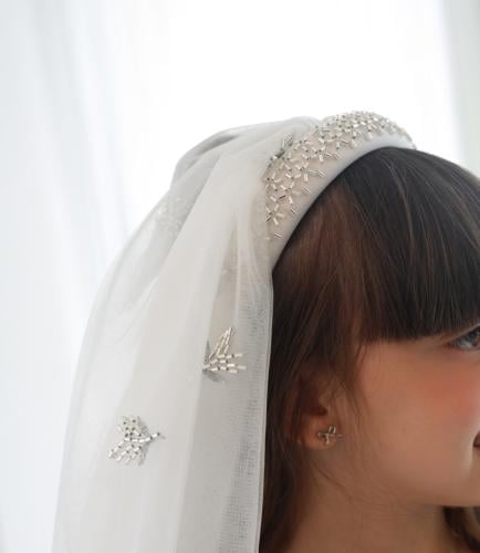 A hairband with a veil made of tulle with a checke...