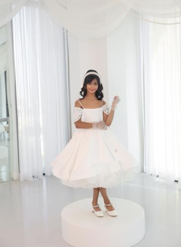 Elegant white dress with a modern design