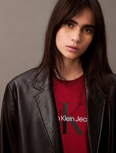 تيشيرت كالفن كلاين - Calvin Klein shirt