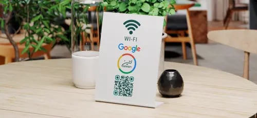 ستاند أكريليك QR لتقييمات قوقل ماب