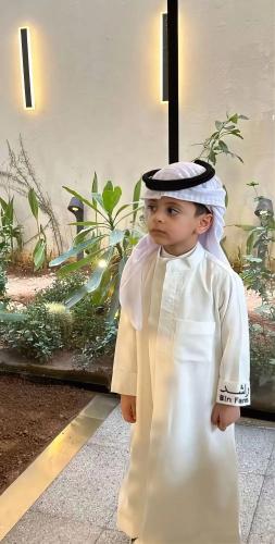ثوب أطفال بالاسم لون رصاصي
