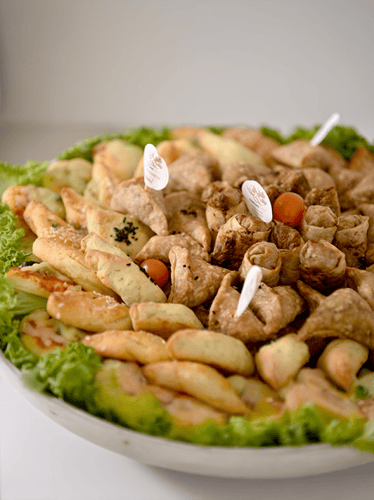 مني معجنات 100 قطعة في إناء فاخر