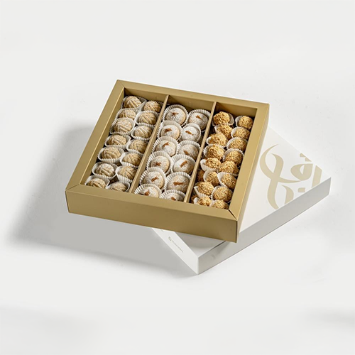 صندوق معمول متنوع و فطيرة تفاح