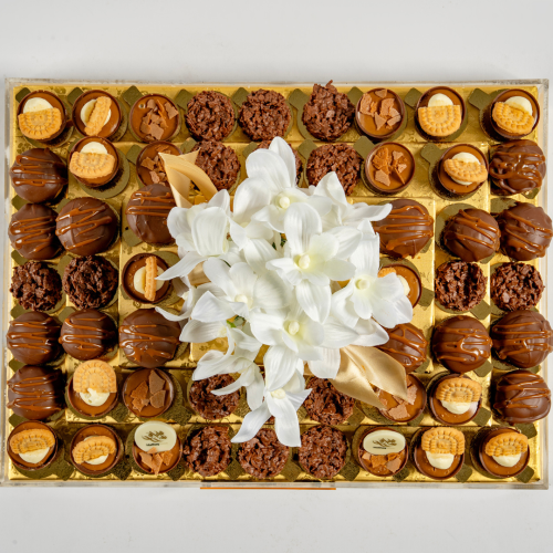 صينية أكريلك مزينة بالورد ( كرانشي، شكولاتة، كيك ش...